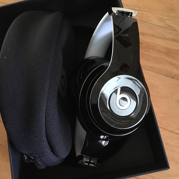 Beats By Dre - Picture 3 of 4